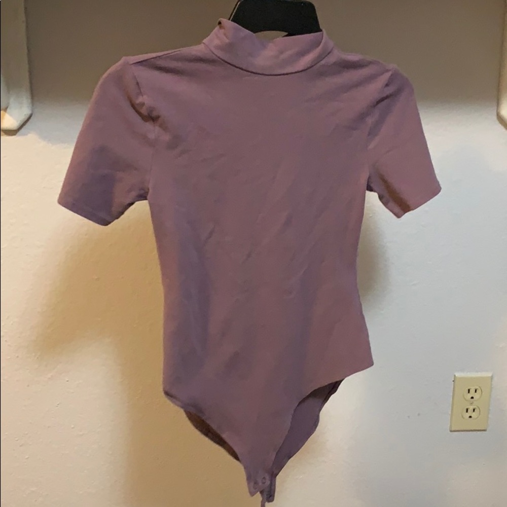 Turtle neck short-sleeve bodysuit